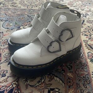 Dr. Martens Devon Heart Leather Platform Boots in White Milled Nappa size 5